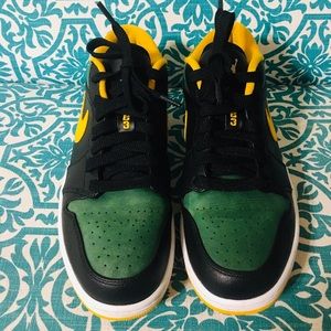 AIR JORDAN 1 LOW 'GREEN GOLD'  Size 12